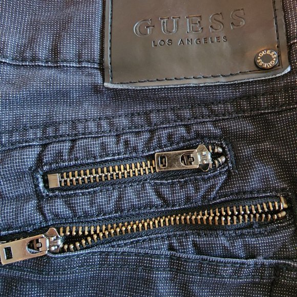 Guess Black Dress Jeans 32.32 Skinny Cosmetic Zippers Above Back Pocket - Picture 2 of 3